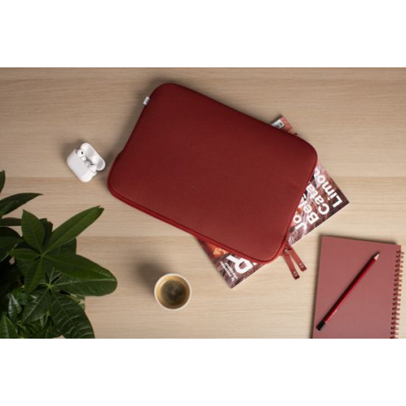 Eco-Friendly MacBook Air 15 Sleeve - Red/White